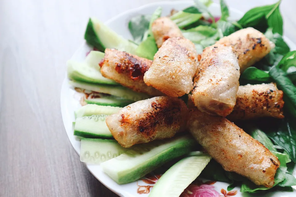Bàn ăn tại Lê Văn Tiến 1999
